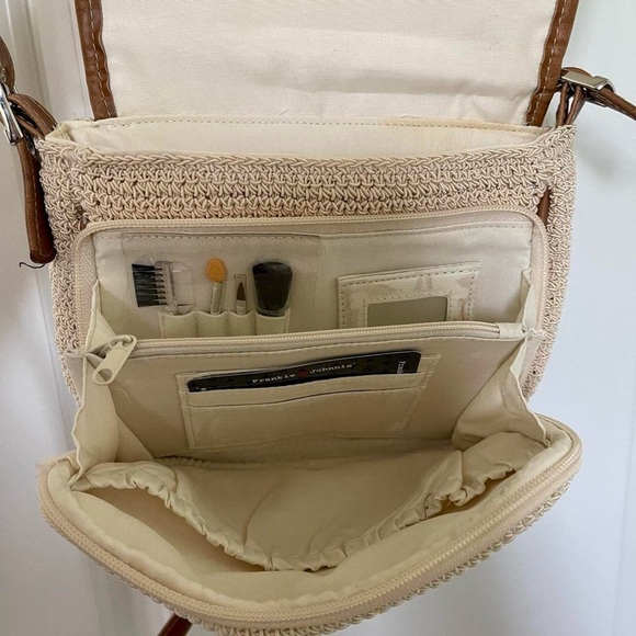 Frankie and Johnnie Cream Woven Crossbody Bag with Makeup Storage - Picture 3 of 5